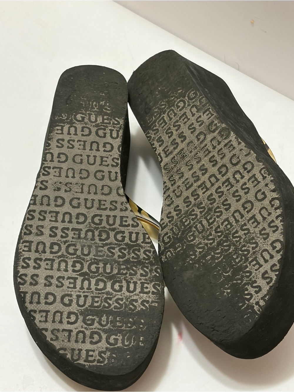 Guess Black & Gold Rhinestone Bow Flip-Flop Sandals Sz 7 Women - Picture 5 of 5